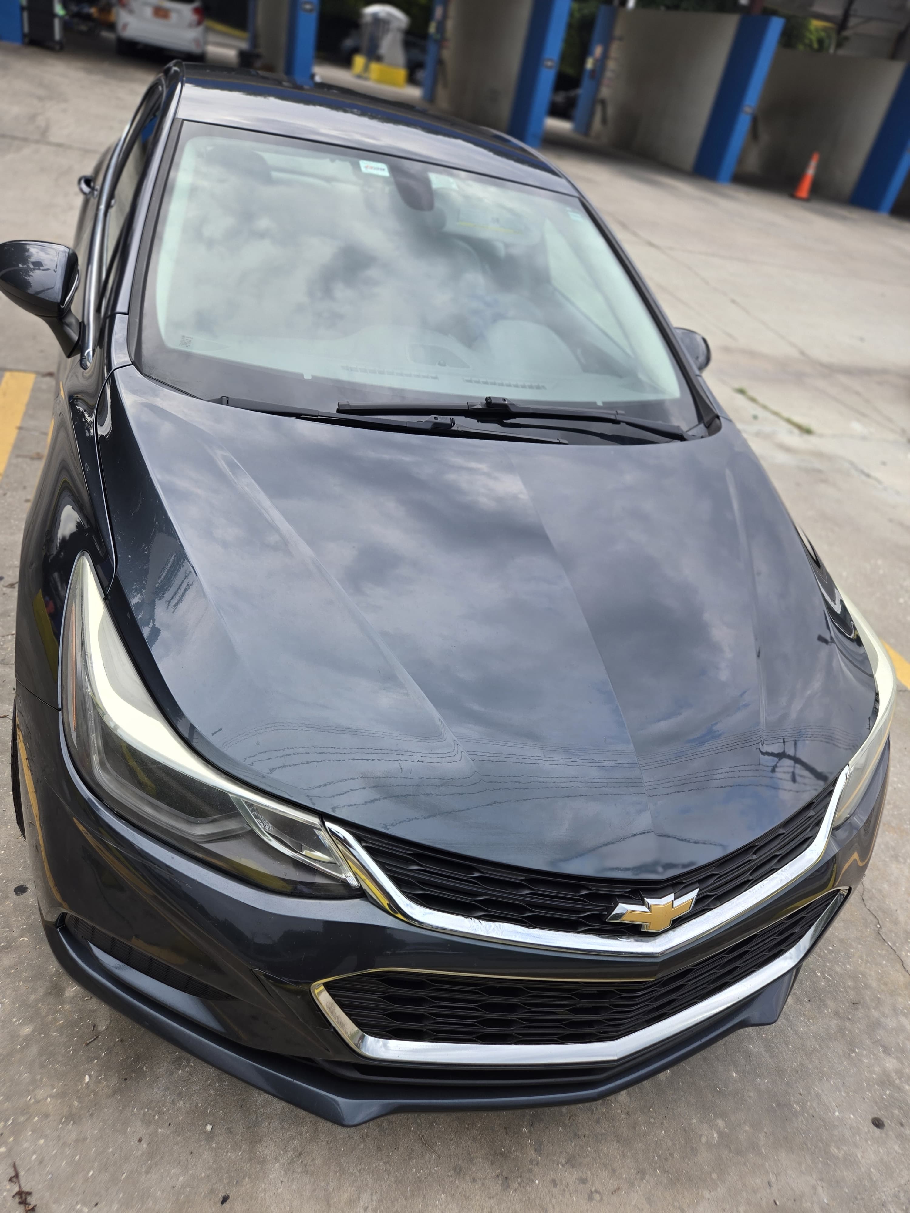 Used 2017 Chevrolet Cruze LT FWD image 2