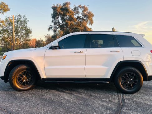 Used 2018 Jeep Grand Cherokee Laredo image 4