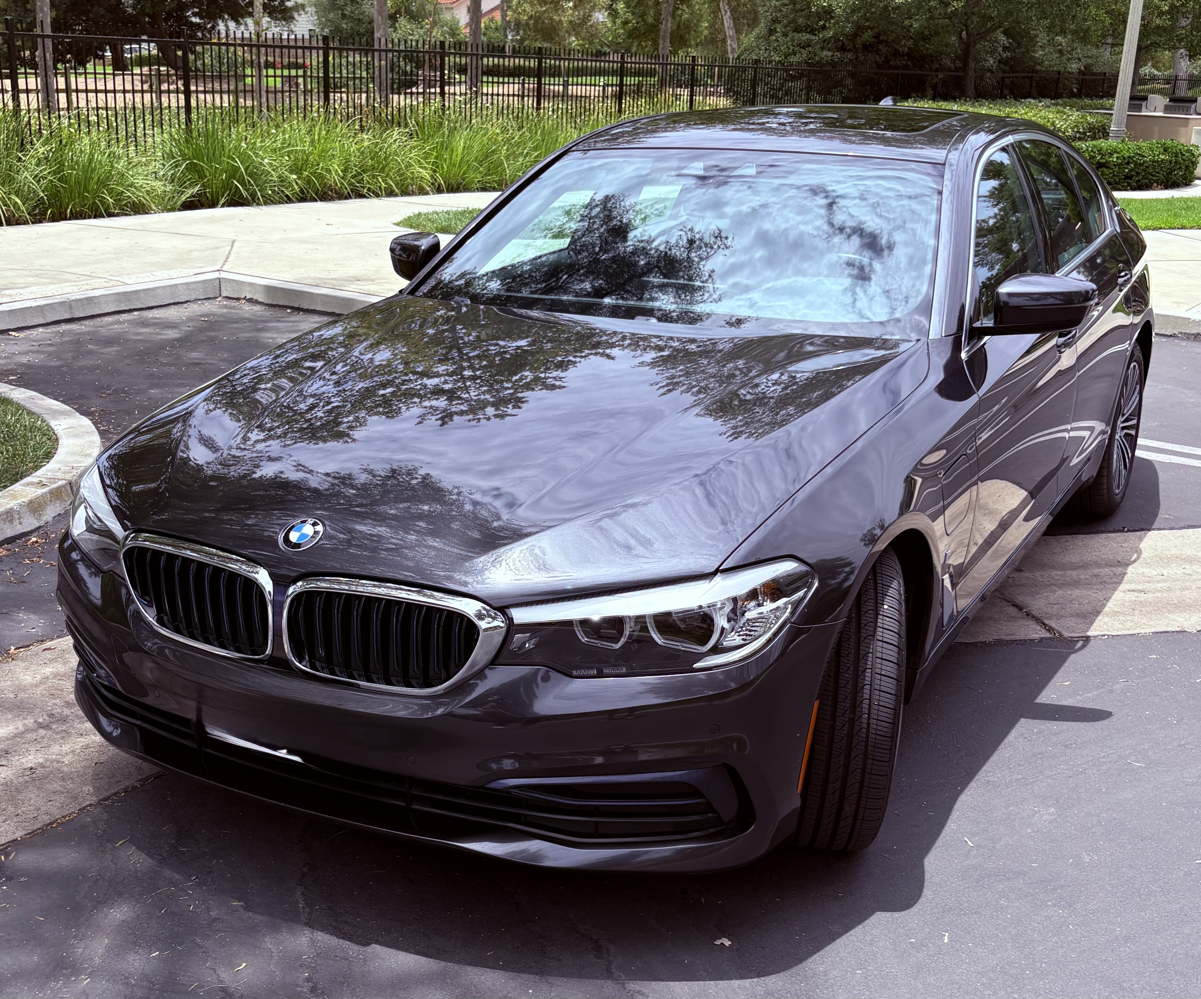 Used 2019 BMW 530e w/ Convenience Package RWD image 1