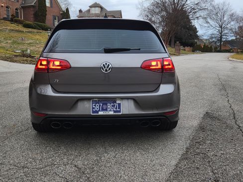 Used 2017 Volkswagen Golf R 4-Door image 4