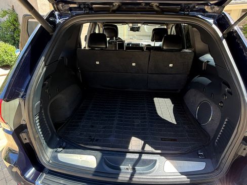 Used 2015 Jeep Grand Cherokee Overland w/ Advanced Technology Group AWD/4WD image 19