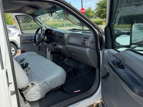 Used 2005 Ford F250 XL AWD/4WD image 12