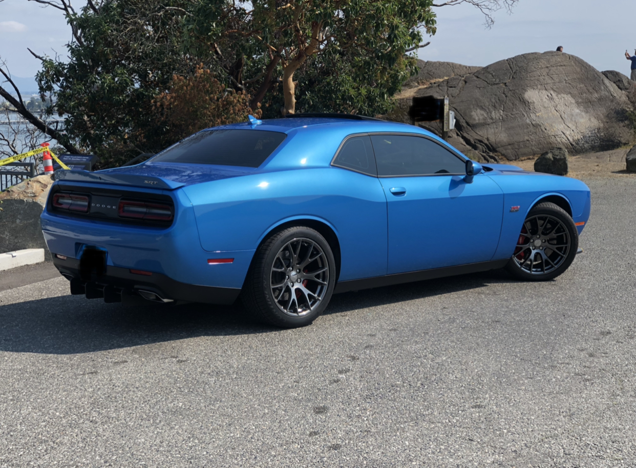 Used 2016 Dodge Challenger SRT w/ Technology Group RWD image 2