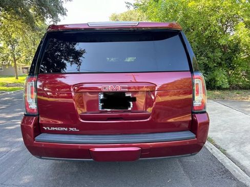 Used 2018 GMC Yukon XL SLT image 2