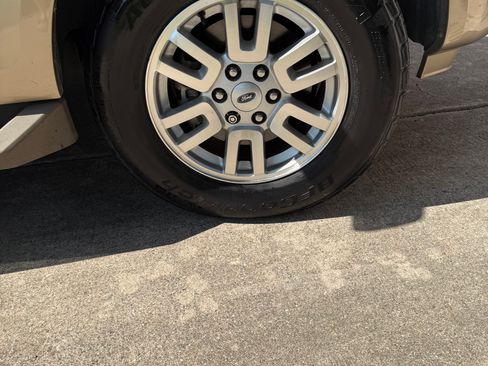 Used 2012 Ford Expedition XLT RWD image 4