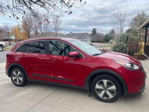Used 2017 Kia Niro LX image 1
