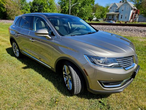 Used 2016 Lincoln MKX Reserve w/ Technology Package AWD/4WD image 4
