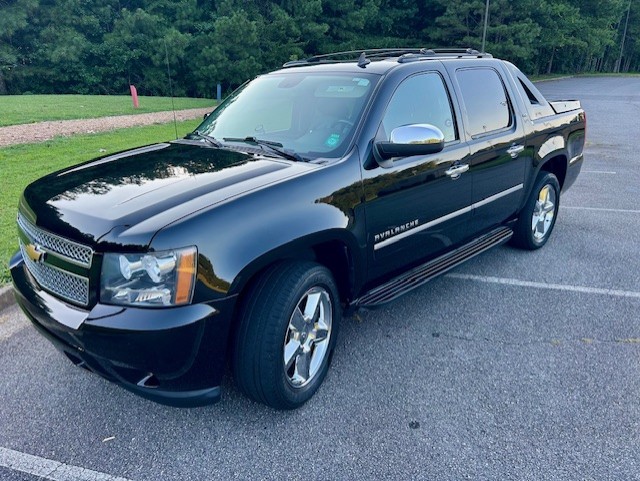 Used 2012 Chevrolet Avalanche LTZ RWD image 8