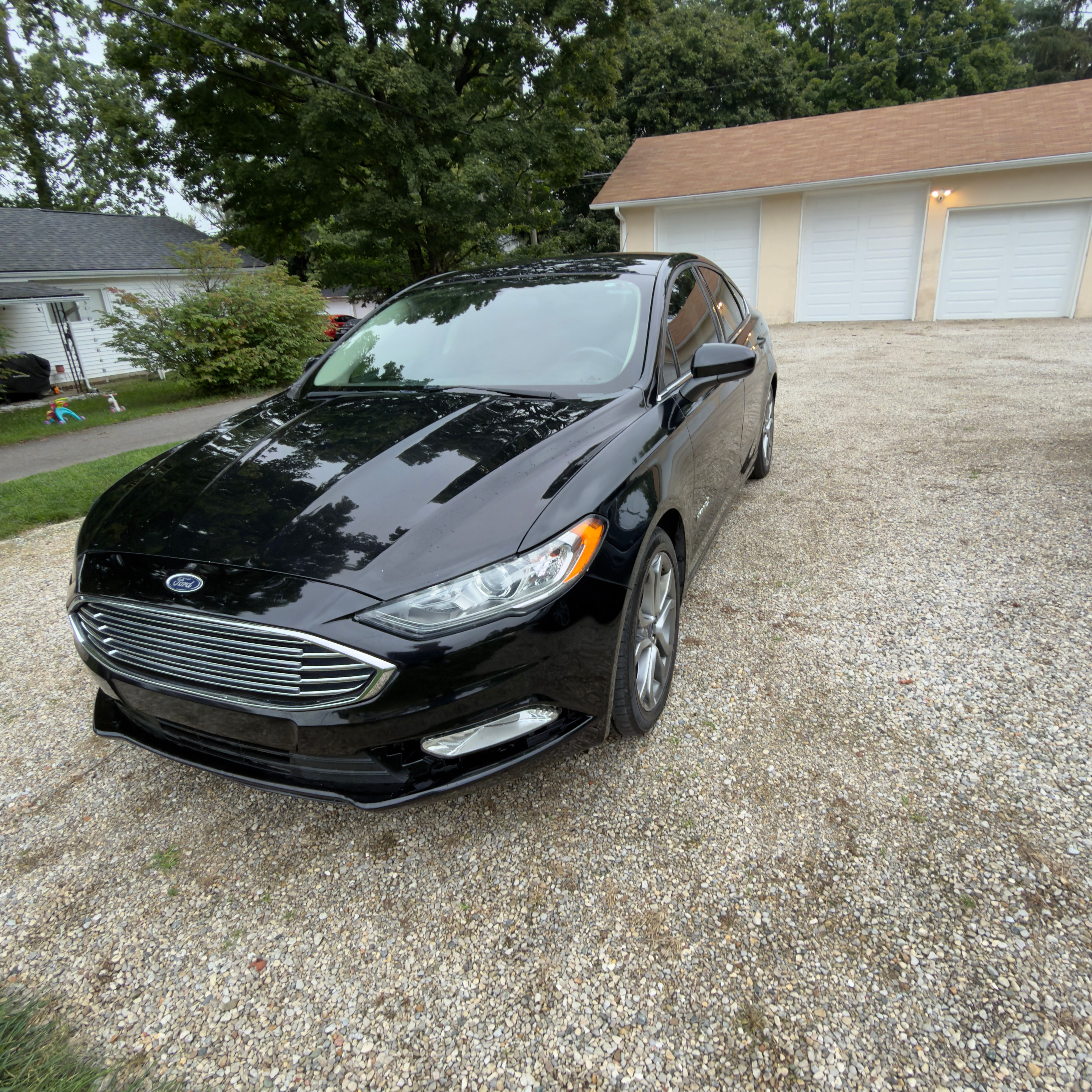 Used 2017 Ford Fusion SE w/ Equipment Group 601A FWD image 1