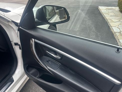 Used 2017 BMW 330e image 8