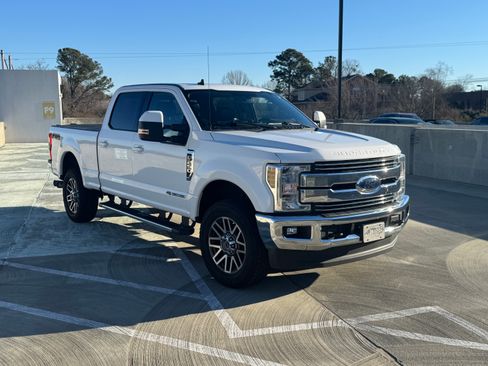 Used 2019 Ford F250 Lariat w/ Lariat Value Package image 4