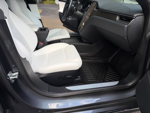 Used 2020 Tesla Model S Performance image 6