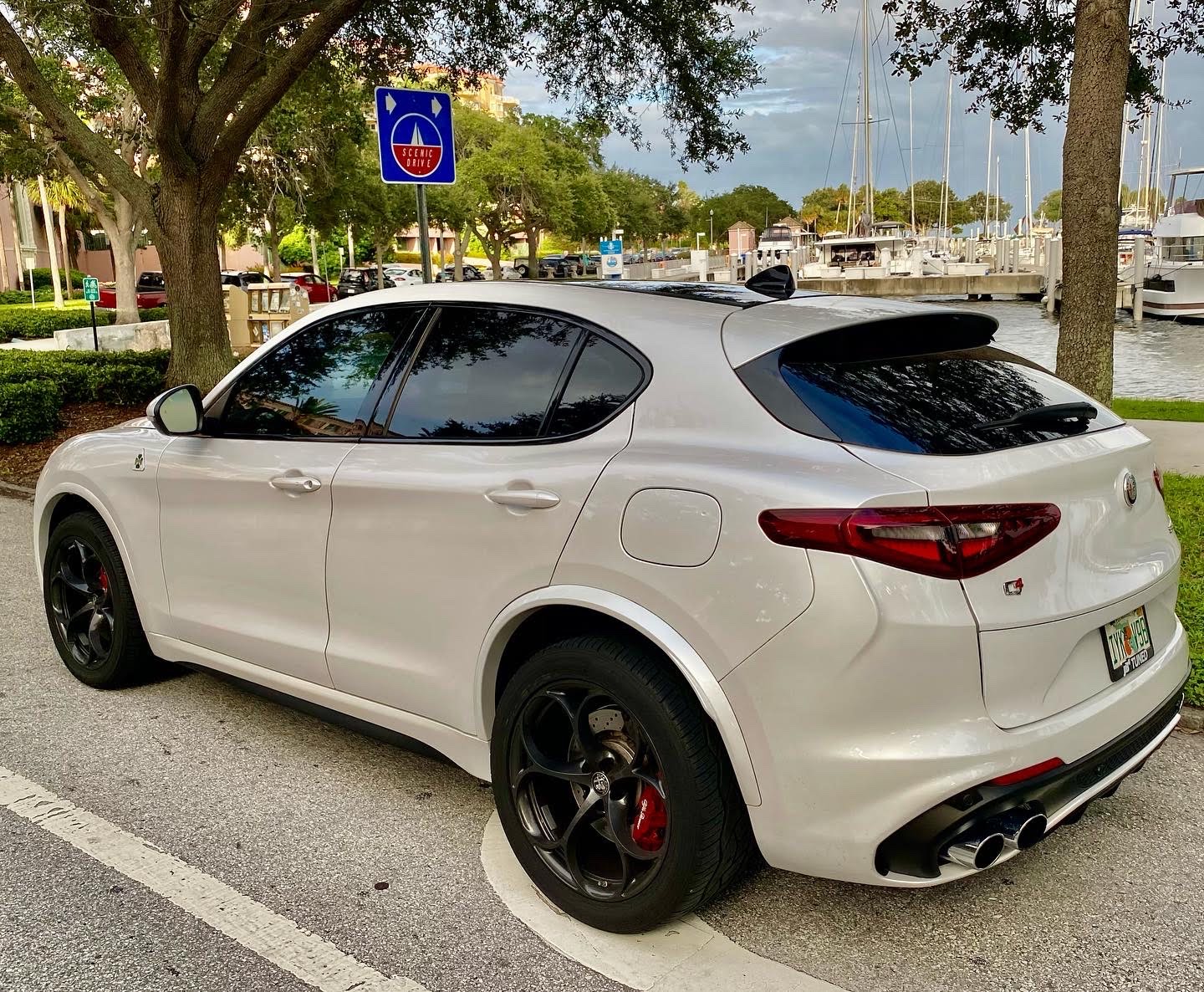 Used 2018 Alfa Romeo Stelvio Quadrifoglio w/ Driver Assist Dynamic Package AWD/4WD image 17