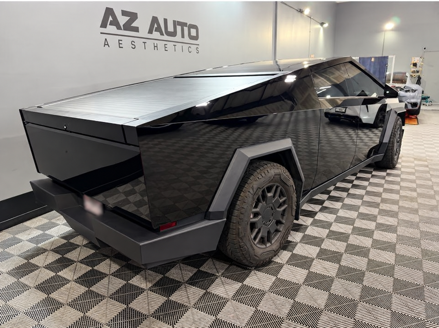 Used 2024 Tesla Cybertruck AWD Crew Cab image 2