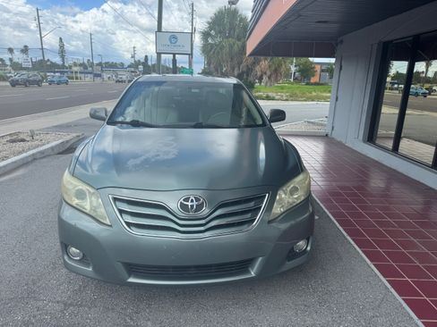 Used 2011 Toyota Camry XLE w/ XLE Extra-Value Pkg #1 FWD image 1