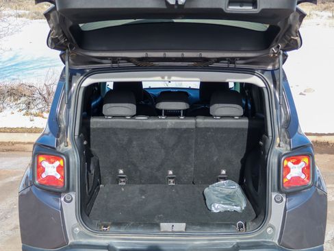 Used 2019 Jeep Renegade Latitude image 20