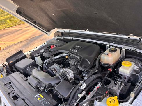 Used 2020 Jeep Wrangler Unlimited Sport image 13