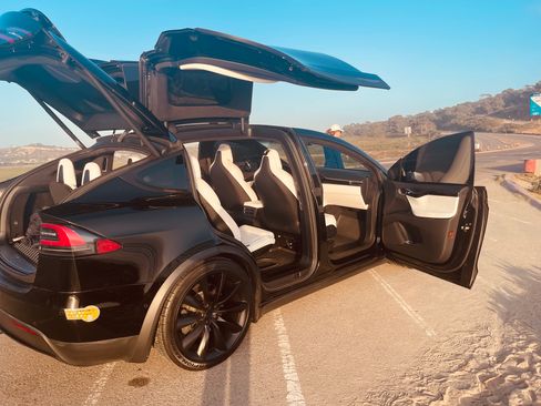 Used 2018 Tesla Model X 75D image 13