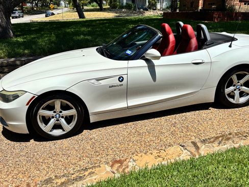 Used 2011 BMW Z4 sDrive30i image 11