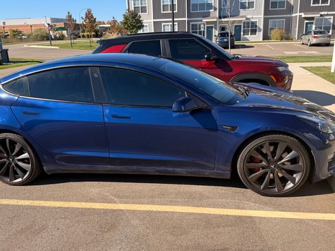 Used 2021 Tesla Model 3 Performance image 1
