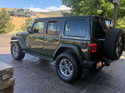 Used 2024 Jeep Wrangler Unlimited Sahara w/ Technology Group AWD/4WD image 20