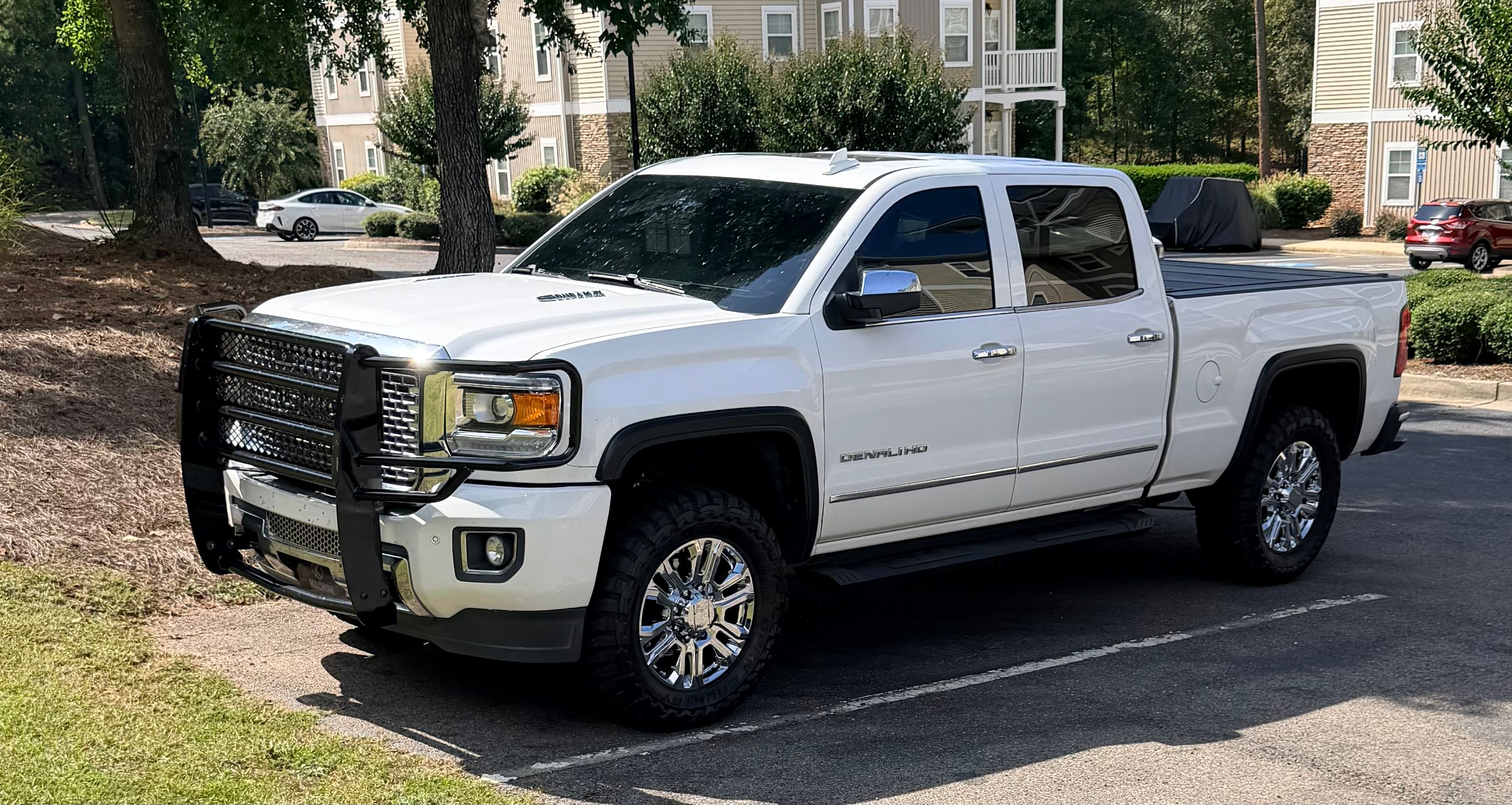 Used 2015 GMC Sierra 2500 Denali w/ Duramax Plus Package AWD/4WD image 1