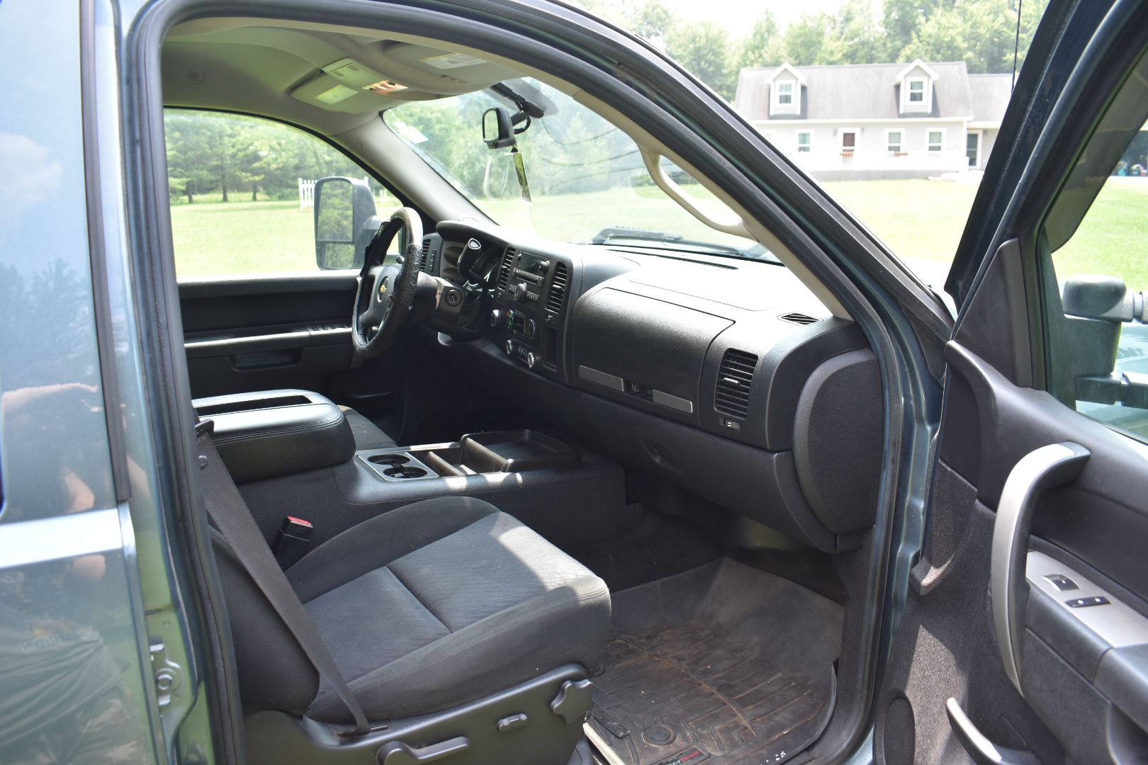 Used 2011 Chevrolet Silverado 1500 LT w/ Interior Plus Package AWD/4WD image 11