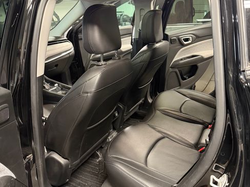 Used 2022 Jeep Compass Latitude w/ Sun and Sound Group image 9