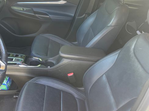 Used 2023 Chevrolet Bolt EUV LT w/ Convenience Package FWD image 6