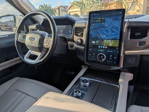 Used 2022 Ford Expedition Max Limited image 18