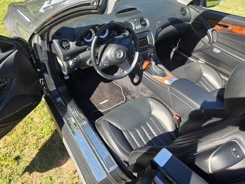 Used 2009 Mercedes-Benz SL 550 image 4