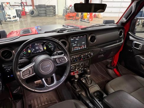 Used 2022 Jeep Wrangler Unlimited Rubicon 4xe w/ Cold Weather Group AWD/4WD image 18