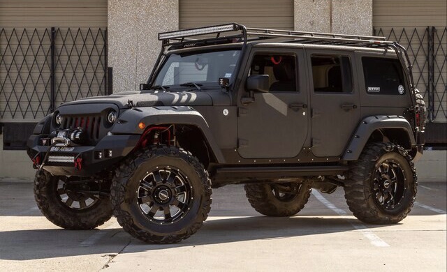 Used 2015 Jeep Wrangler Unlimited Rubicon w/ Connectivity Group AWD/4WD image 4