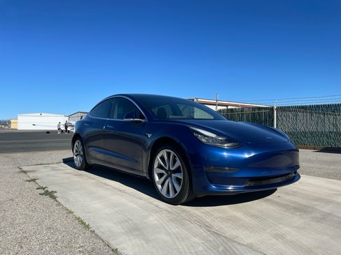 Used 2020 Tesla Model 3 Standard Range Plus image 1