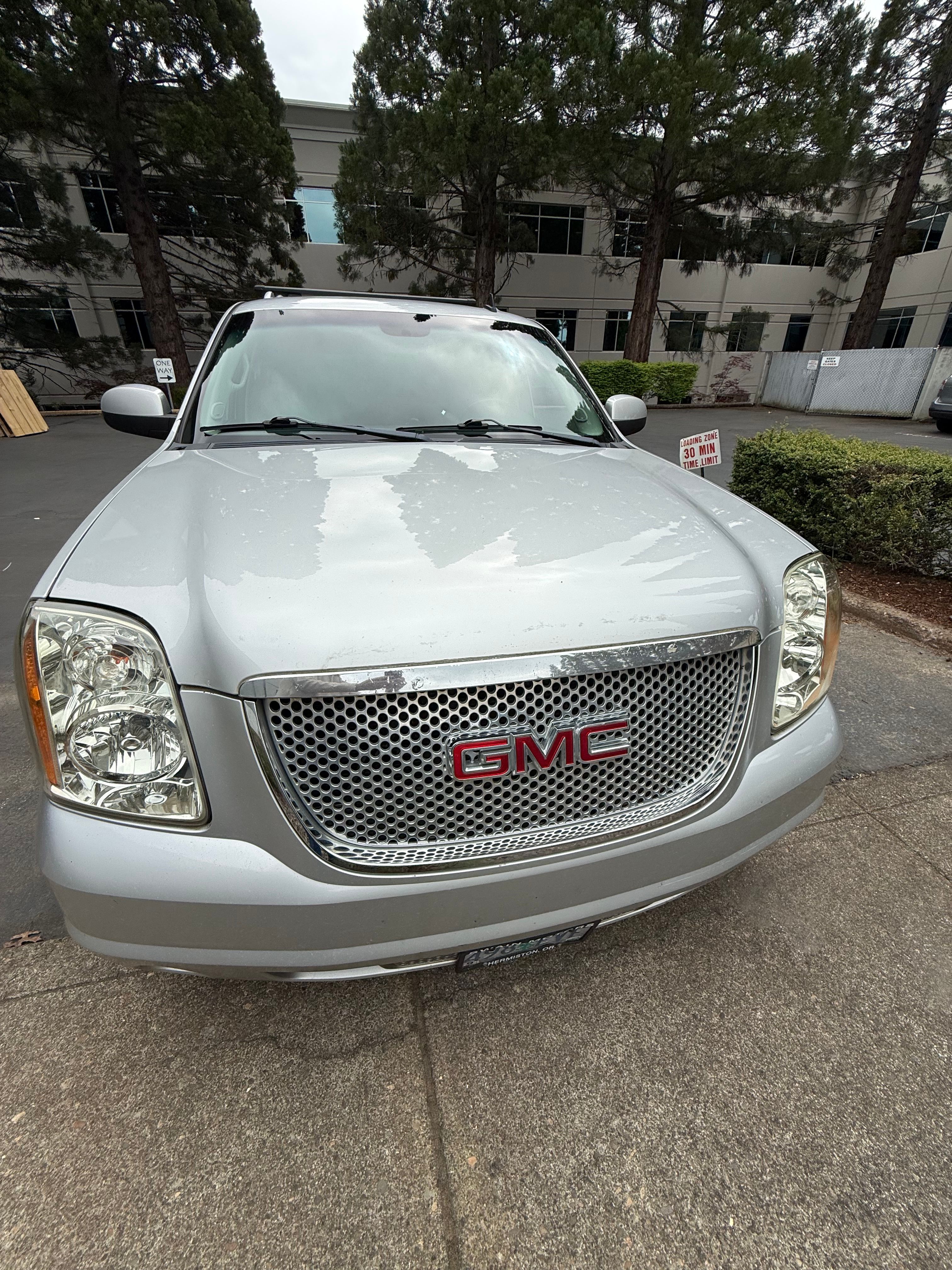 Used 2010 GMC Yukon XL Denali AWD/4WD image 4