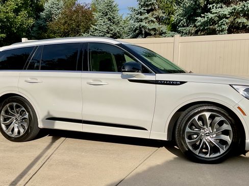 Used 2021 Lincoln Aviator Grand Touring w/ Equipment Group 302A AWD/4WD image 2
