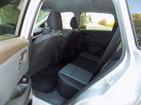 Used 2023 Nissan Rogue SV image 6