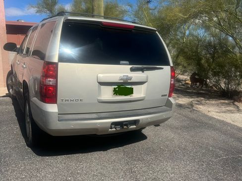 Used 2010 Chevrolet Tahoe LT w/ Luxury Package image 2