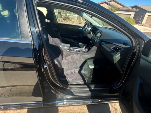 Used 2016 Hyundai Sonata Sport w/ Option Group 1V image 9