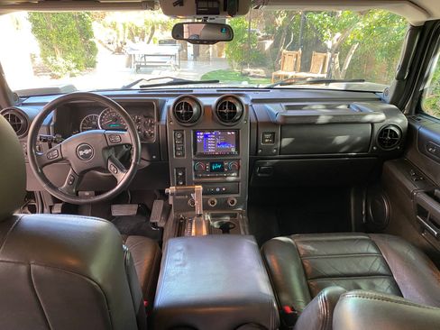 Used 2005 HUMMER H2 w/ Preferred Equipment Group image 6