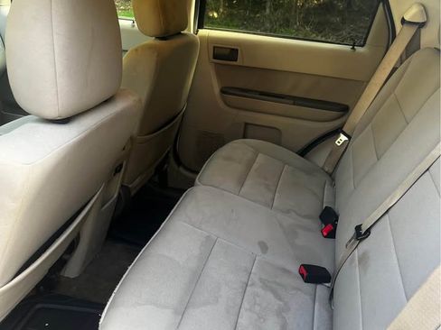 Used 2010 Ford Escape XLT image 9