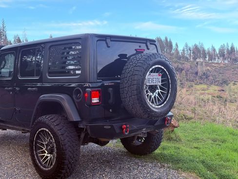 Used 2018 Jeep Wrangler Unlimited Sport image 5