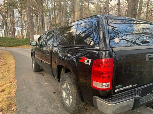 Used 2010 GMC Sierra 1500 SLT w/ All-Terrain Package image 9