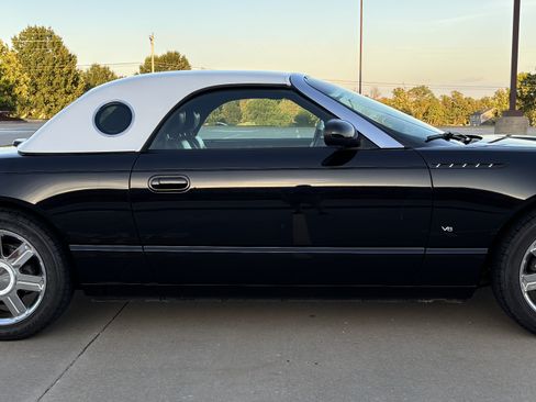 Used 2004 Ford Thunderbird RWD image 16