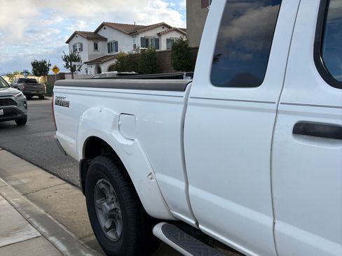 Used 2004 Nissan Frontier XE Desert Runner w/ (VTP) Value Truck Pkg image 8