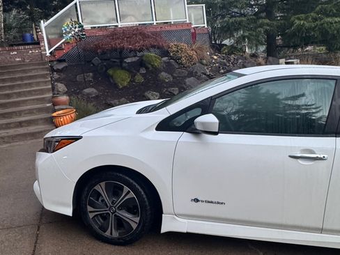 Used 2019 Nissan Leaf SV w/ SV Technology Package image 13