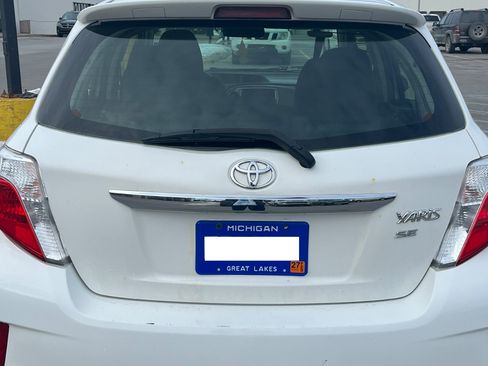 Used 2012 Toyota Yaris SE image 8