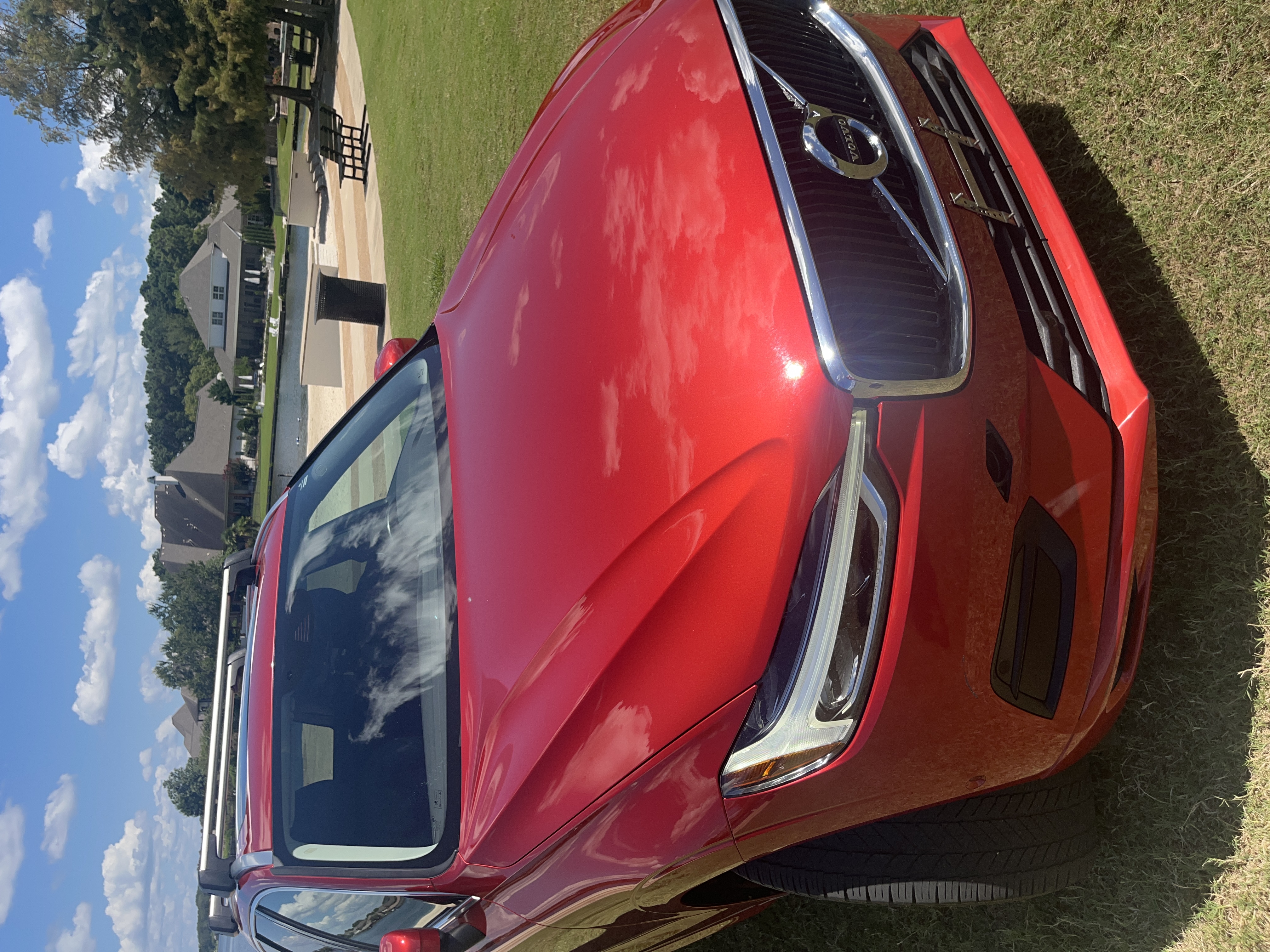 Used 2019 Volvo XC60 T5 Momentum w/ Multimedia Package AWD/4WD image 2