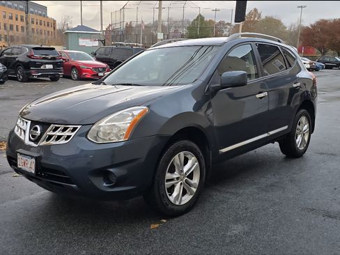 Used 2013 Nissan Rogue SV image 1