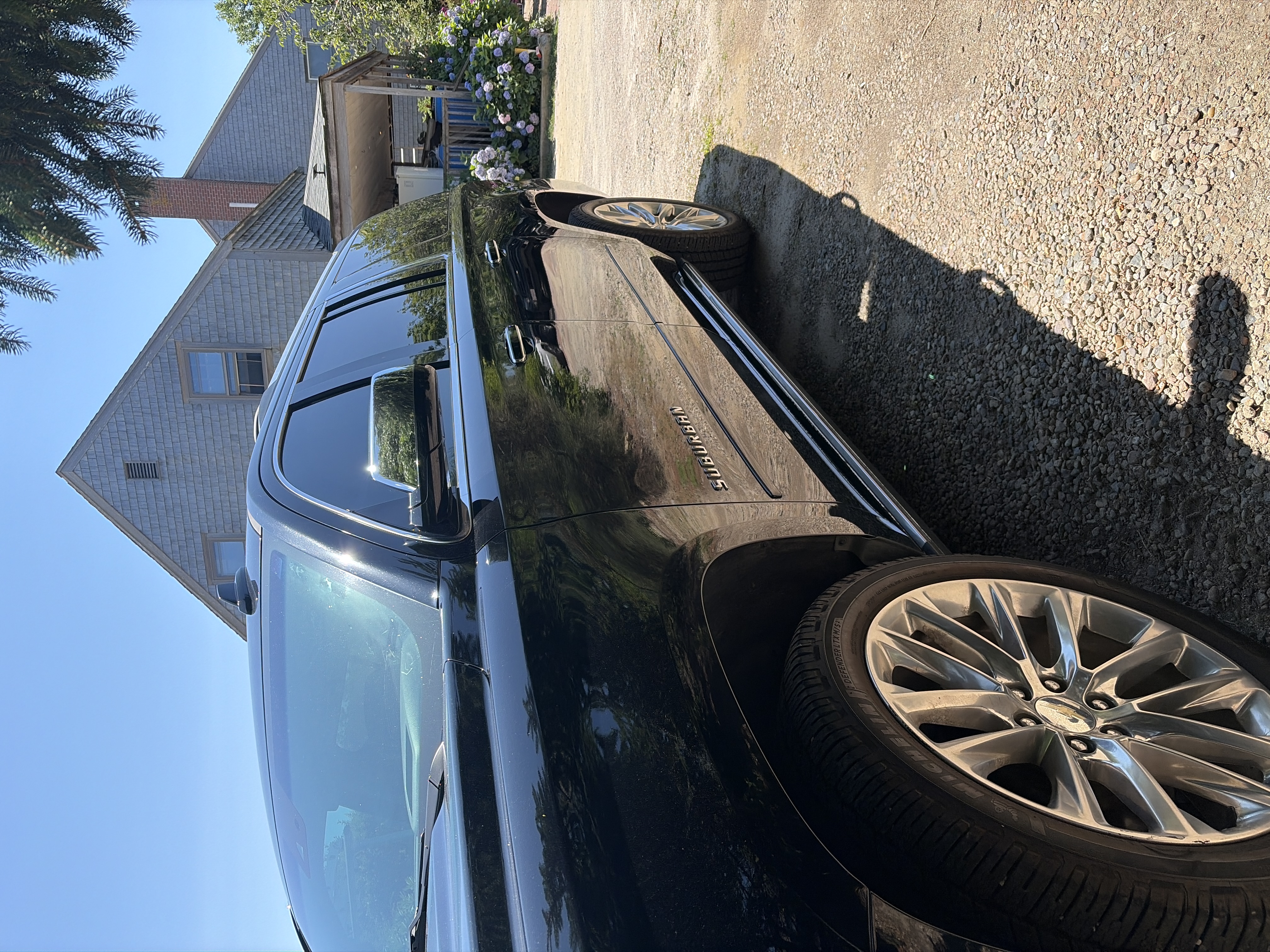 Used 2019 Chevrolet Suburban Premier w/ Premier Plus Edition AWD/4WD image 5